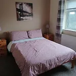 Cloonboo 9 Beds Sleeps 12 度假居