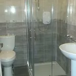 Cloonboo 9 Beds Sleeps 12 度假居