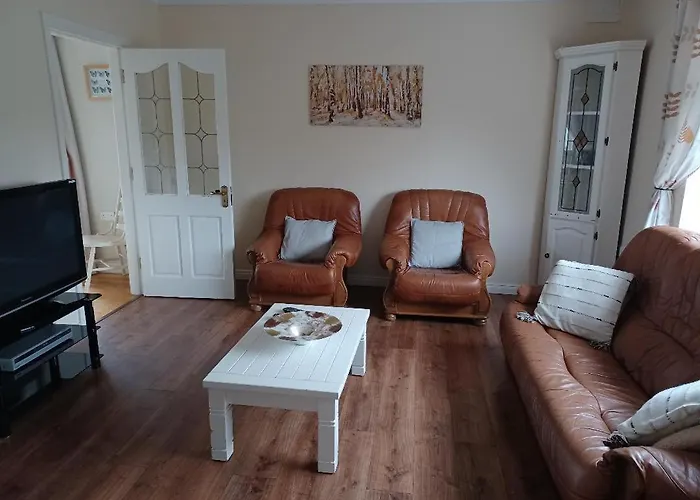 Cloonboo Lodge 9 Beds Sleeps 12 *