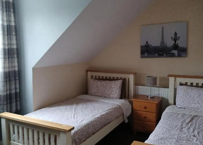 Cloonboo Lodge 9 Beds Sleeps 12