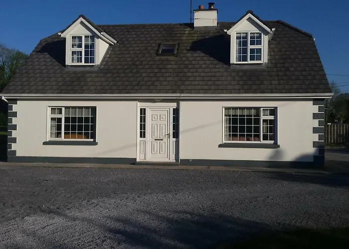 Cloonboo Lodge 9 Beds Sleeps 12 度假居