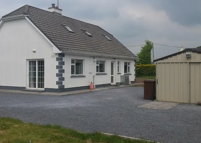 Cloonboo Lodge 9 Beds Sleeps 12 *