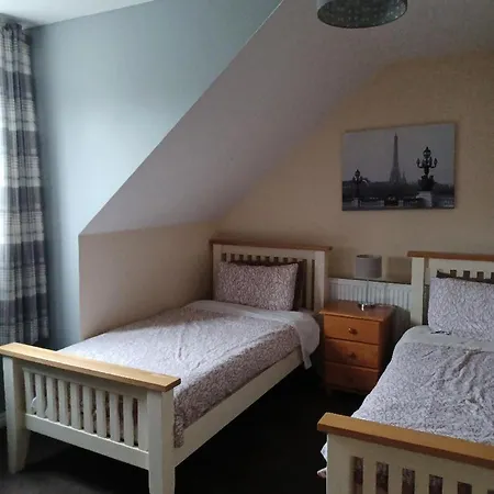 Cloonboo Lodge 9 Beds Sleeps 12