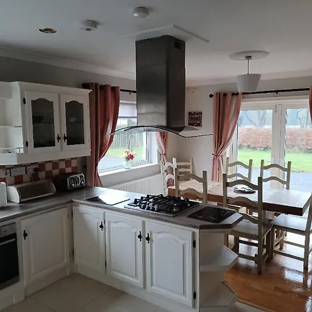 Cloonboo Lodge 9 Beds Sleeps 12 Hébergement de vacances Galway