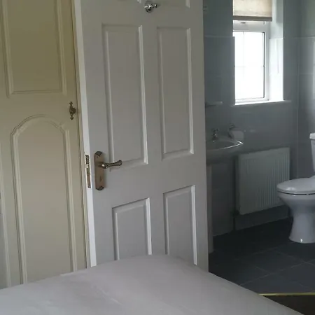 Cloonboo Lodge 9 Beds Sleeps 12 * Galway