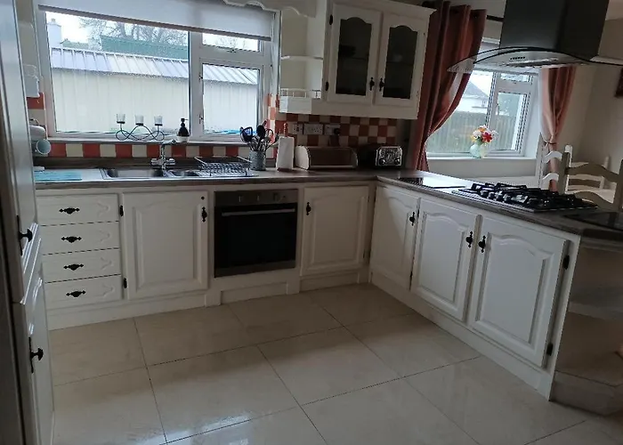 Cloonboo 9 Beds Sleeps 12 * Galway