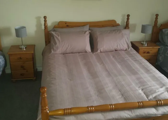 Prázdninový dům Cloonboo 9 Beds Sleeps 12 *