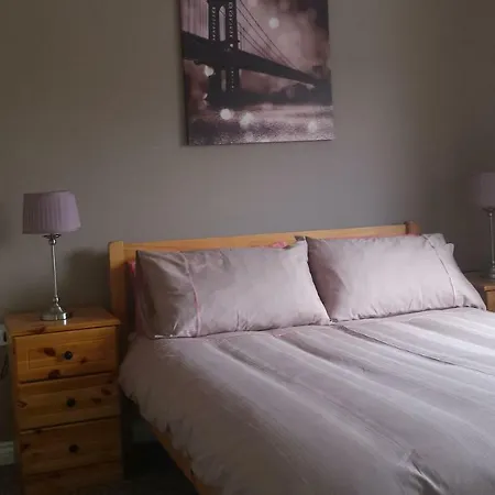 Cloonboo 9 Beds Sleeps 12 * Galway